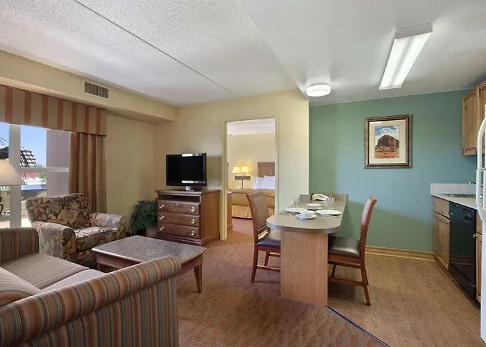 Mainstay North Hotel