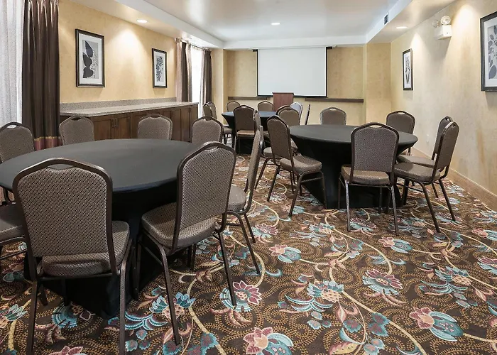 Hotel Mainstay North 3*