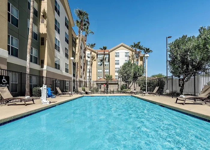 Mainstay North 3*