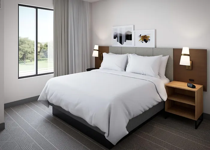 Mainstay North 3* Phoenix